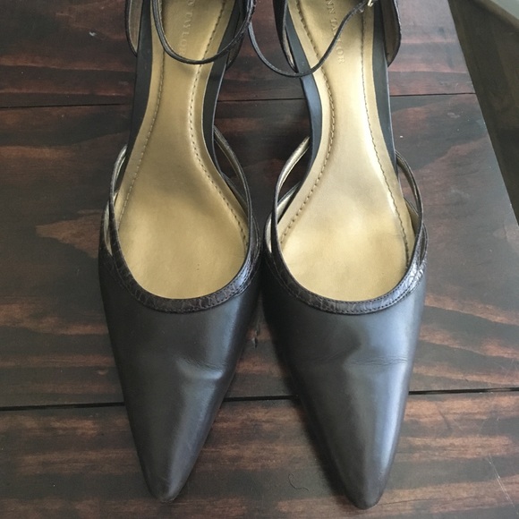 Ann Taylor chocolate brown shoe - Picture 2 of 4